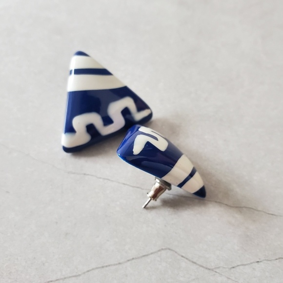 Hand painted triangular blue and white earrings - Picture 2 of 4